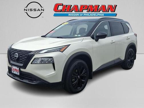 2 Tone White / Black Roof 2023 Nissan Rogue SV