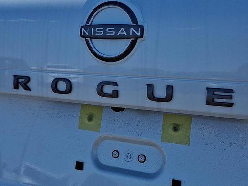Everest White P 2026 Nissan Rogue Platinum