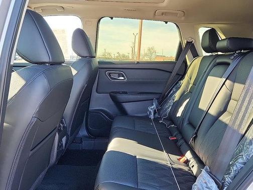 Everest White P 2026 Nissan Rogue Platinum
