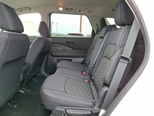 2025 Nissan Pathfinder S