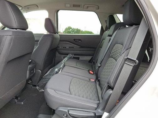 2025 Nissan Pathfinder S