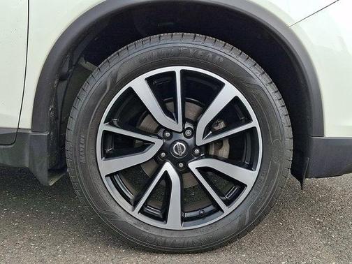 White 2020 Nissan Rogue SL