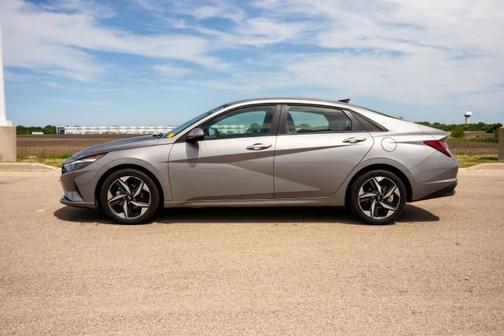 Fluid Metal 2023 Hyundai ELANTRA SEL