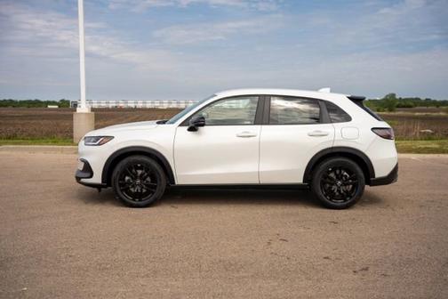 Platinum White Pearl 2027 Honda HR-V Sport