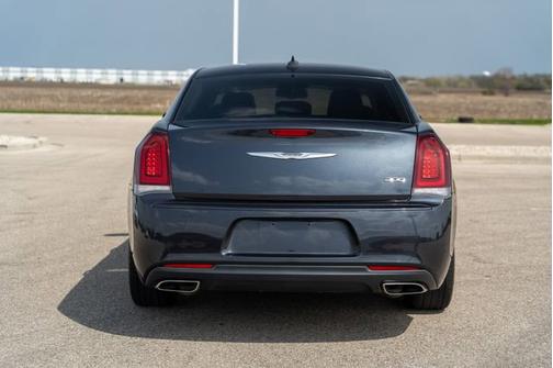 2018 Chrysler 300 Touring