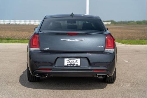 2018 Chrysler 300 Touring