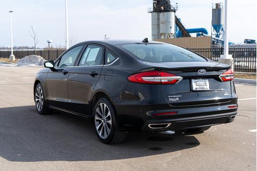 Photo 4 of 39 of 2020 Ford Fusion SE