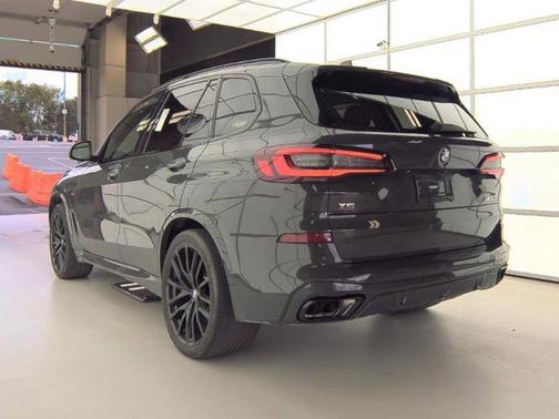 2022 BMW X5 M50i