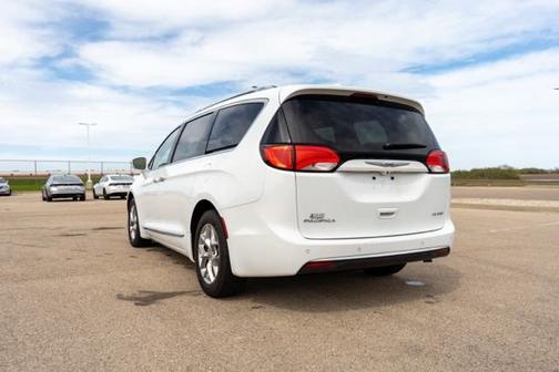 Bright White Clearcoat 2018 Chrysler Pacifica Limited