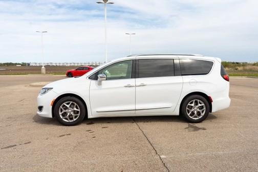Bright White Clearcoat 2018 Chrysler Pacifica Limited