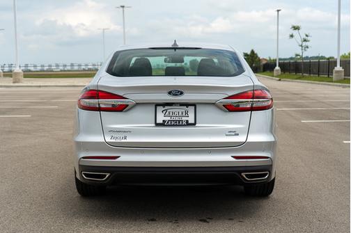 Photo 5 of 35 of 2019 Ford Fusion SE
