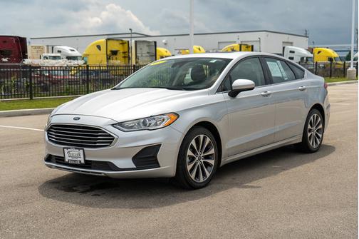 Photo 3 of 35 of 2019 Ford Fusion SE
