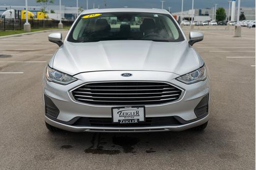 Photo 2 of 35 of 2019 Ford Fusion SE