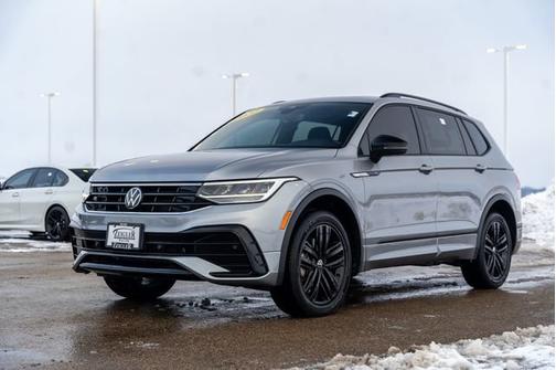 2022 Volkswagen Tiguan SE R-Line Black