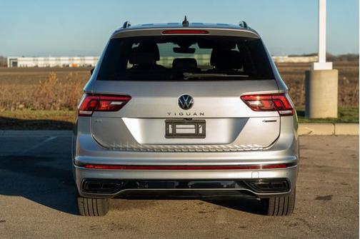 2022 Volkswagen Tiguan SE R-Line Black