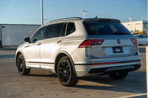 2022 Volkswagen Tiguan SE R-Line Black