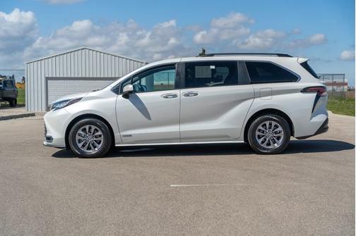 2021 Toyota Sienna XLE