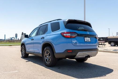 Diffused Sky Pearl 2025 Honda Pilot TrailSport