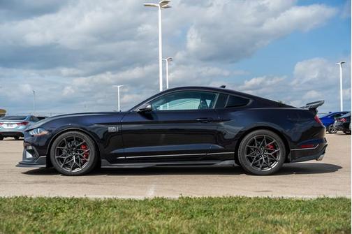 2022 Ford Mustang Mach 1