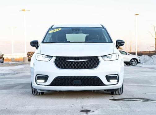 Bright White Clearcoat 2024 Chrysler Pacifica Touring L