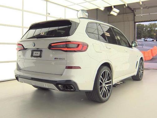 2022 BMW X5 M50i