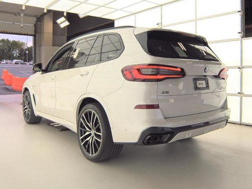 2022 BMW X5 M50i