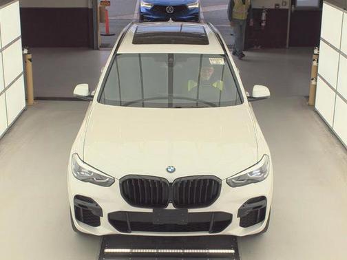 2022 BMW X5 M50i