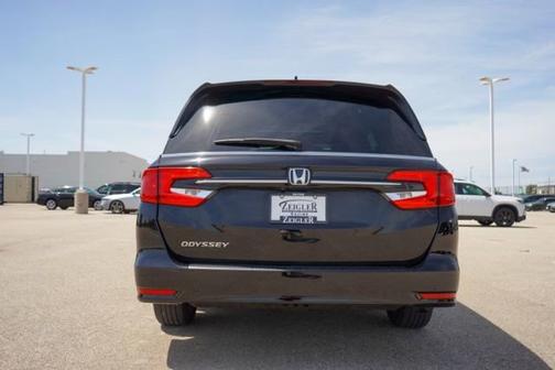 Crystal Black Pearl 2024 Honda Odyssey EX-L