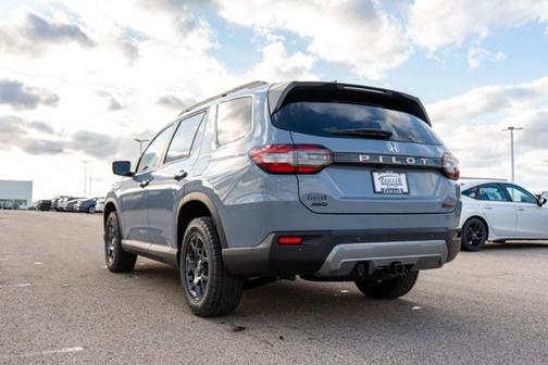 Sonic Gray Pearl 2026 Honda Pilot TrailSport