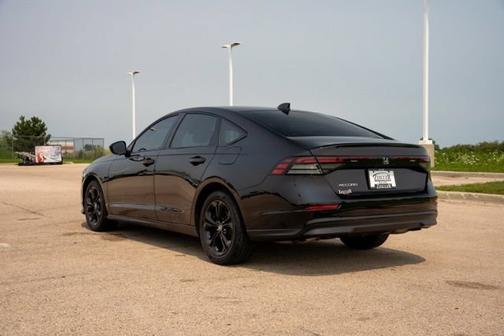 Crystal Black Pearl 2025 Honda Accord SE