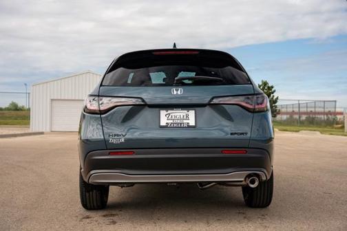 Nordic Forest Pearl 2027 Honda HR-V Sport