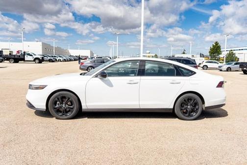 Platinum White Pearl 2025 Honda Accord SE