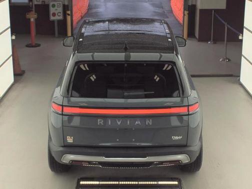 2023 Rivian R1S Adventure