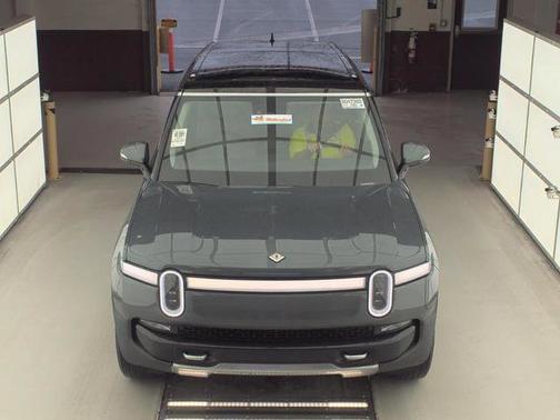 2023 Rivian R1S Adventure