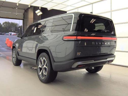 2023 Rivian R1S Adventure