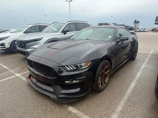 Black 2016 Ford Mustang Shelby GT350R
