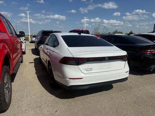 Platinum White Pearl 2025 Honda Accord SE