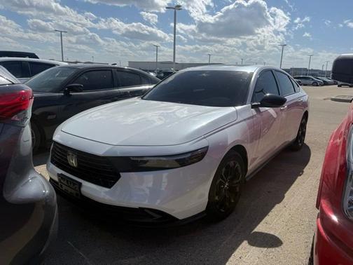 Platinum White Pearl 2025 Honda Accord SE