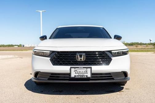 Platinum White Pearl 2025 Honda Accord SE