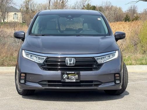 Sonic Gray Pearl 2023 Honda Odyssey Elite