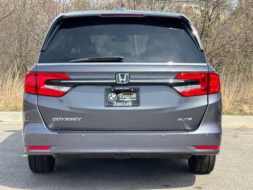 Sonic Gray Pearl 2023 Honda Odyssey Elite