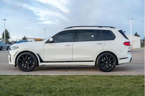 2022 BMW X7 M50i