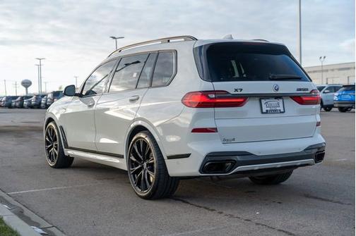 2022 BMW X7 M50i
