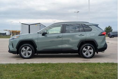 2022 Toyota RAV4 Hybrid XLE