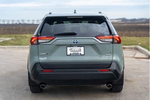 2022 Toyota RAV4 Hybrid XLE