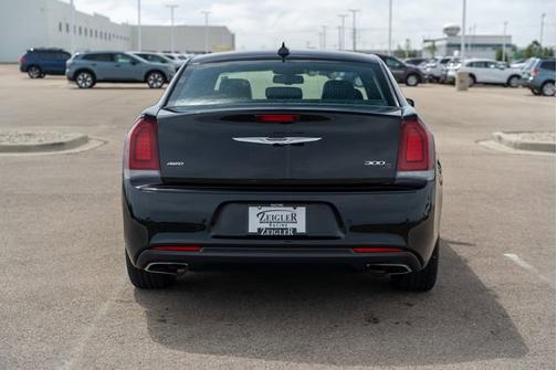 2018 Chrysler 300 S