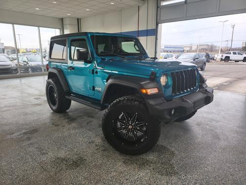 Photo 5 of 6 of 2020 Jeep Wrangler Sport S