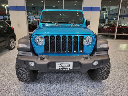Photo 2 of 6 of 2020 Jeep Wrangler Sport S