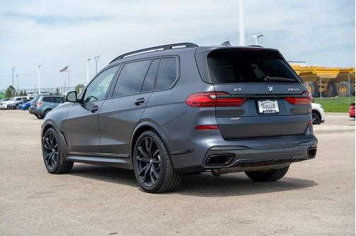 2021 BMW X7 M50i