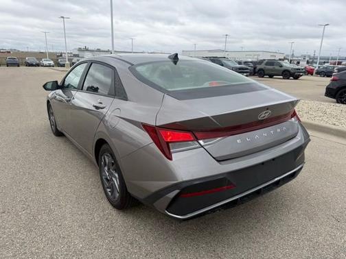 Fluid Metal 2024 Hyundai ELANTRA SEL